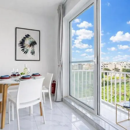 Apartment Duplex Penthouse With 3-bedrooms And Terrace, Close To The Sea Gzira