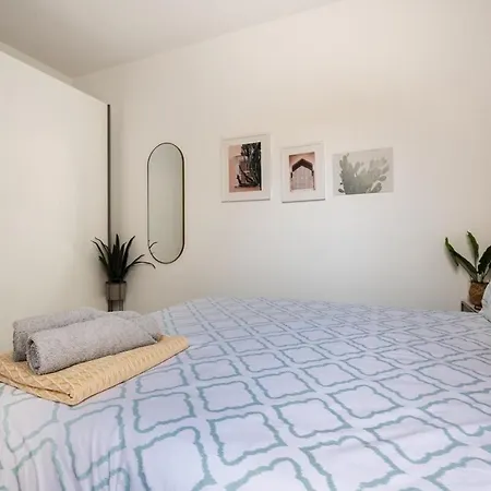 Duplex Penthouse With 3-bedrooms, 2 Sofa Beds And Terrace, Close To The Sea شقة *