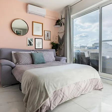 Duplex Penthouse With 3-bedrooms, 2 Sofa Beds And Terrace, Close To The Sea Apartament Gzira