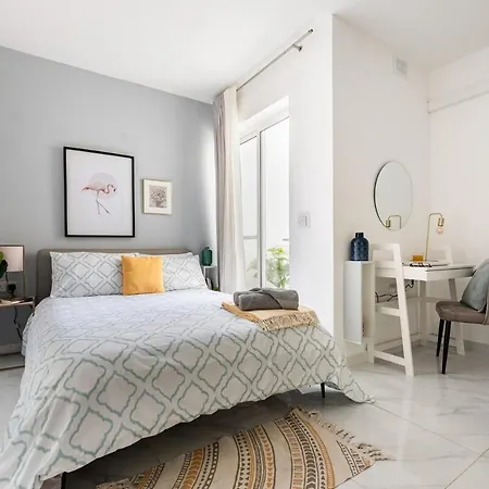 Apartament Duplex Penthouse With 3-bedrooms, 2 Sofa Beds And Terrace, Close To The Sea Gzira