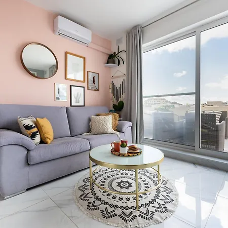 Apartament Duplex Penthouse With 3-bedrooms, 2 Sofa Beds And Terrace, Close To The Sea Gzira