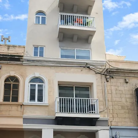 Duplex Penthouse With 3-Bedrooms And Terrace, Close To The Sea Gzira