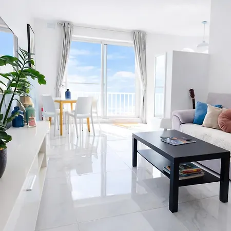 Duplex Penthouse With 3-bedrooms, 2 Sofa Beds And Terrace, Close To The Sea شقة