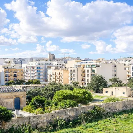 Duplex Penthouse With 3-Bedrooms And Terrace, Close To The Sea Apartment Gzira